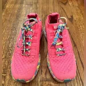 No Bull. Mesh Runner. Women’s size 7. Neon pink multi.